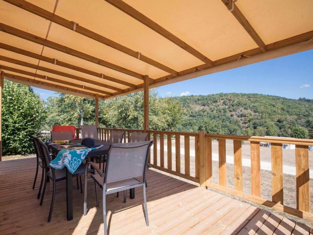 Отель Camping Les Gorges Du Chambon Eymouthiers  Экстерьер фото